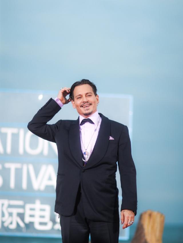 中外明星齐聚海南岛国际电影节,苏有朋赵薇忙与约翰尼·德普合影