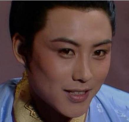 27岁入上戏送剧本被相中,凭一角色迷倒万千少女,姐弟恋恩爱至今