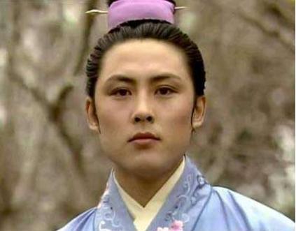 27岁入上戏送剧本被相中,凭一角色迷倒万千少女,姐弟恋恩爱至今