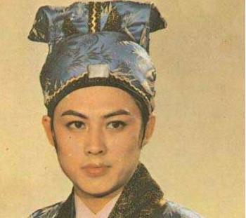 27岁入上戏送剧本被相中,凭一角色迷倒万千少女,姐弟恋恩爱至今