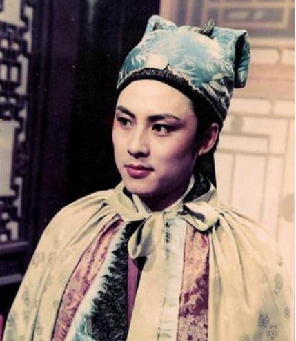 27岁入上戏送剧本被相中,凭一角色迷倒万千少女,姐弟恋恩爱至今