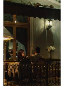 ​《好东西》：上海街头的电影热潮与购物打卡指南