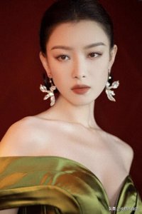 ​如果你脸上有这3个“特征”，就是标准高级脸！烫发比直发更女神