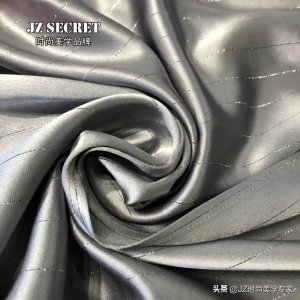 ​最近受到各大时尚博主追捧的醋酸面料究竟是什么？