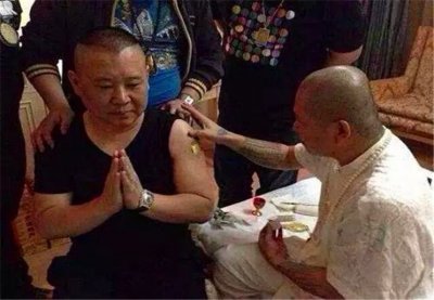 ​郭德纲为什么要纹身？不看不知道，德云男团好多都有纹身的