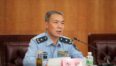 ​60 年代解放军首长金如柏少将全家福曝光，儿子如今家喻户晓