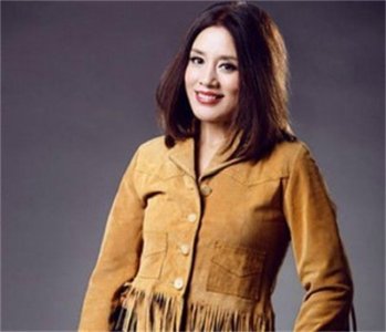 ​80年代花旦李凤绪，曾拒绝阿兰德龙的求婚，如今风采依旧