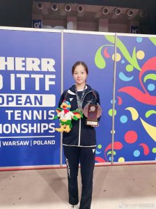 ​乒坛“腿精”袁嘉楠，赴国外打球成“法国一姐”，老公是亚洲冠军