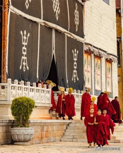 ​科普向：一文讲解什么是活佛转世，转世灵童是如何被寻访认定的