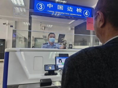 ​片马口岸上半年出入境旅客流量超2万人次口岸经济日益繁荣