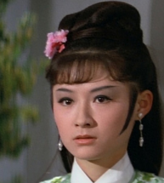 不老传说!潘迎紫近照皮肤粉嫩紧致,看不出已经70岁高龄