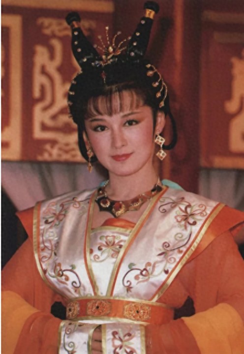 不老传说!潘迎紫近照皮肤粉嫩紧致,看不出已经70岁高龄