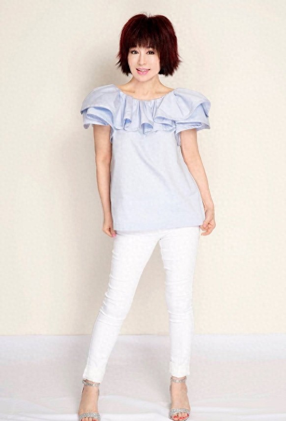 不老传说!潘迎紫近照皮肤粉嫩紧致,看不出已经70岁高龄