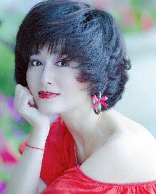 不老传说!潘迎紫近照皮肤粉嫩紧致,看不出已经70岁高龄