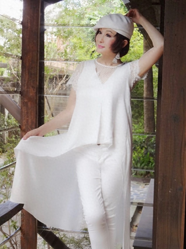 不老传说!潘迎紫近照皮肤粉嫩紧致,看不出已经70岁高龄