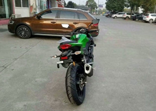 车友3.98万提川崎Z250，做工媲美GW250，性能配置很不错