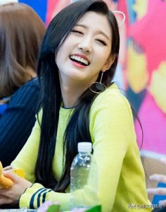 ​清纯气质美女，韩国女团成员，郑艺仁（Jeong YeIn）的出道人生