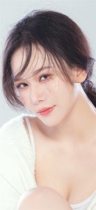 ​妖媚美女——何雨桐