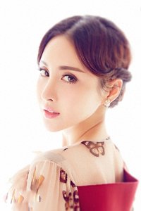 ​“氧气美女”王若心凭《致青春》和《寂寞空庭春欲晚》人气直升