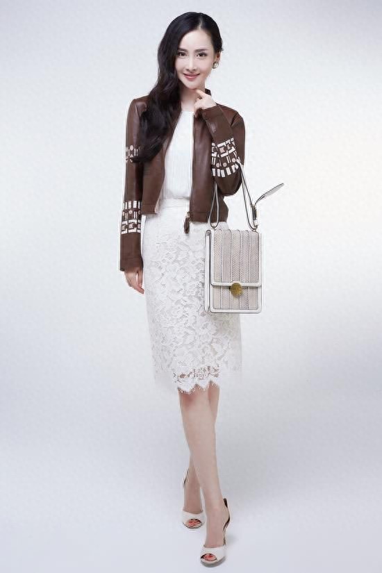 “氧气美女”王若心凭《致青春》和《寂寞空庭春欲晚》人气直升