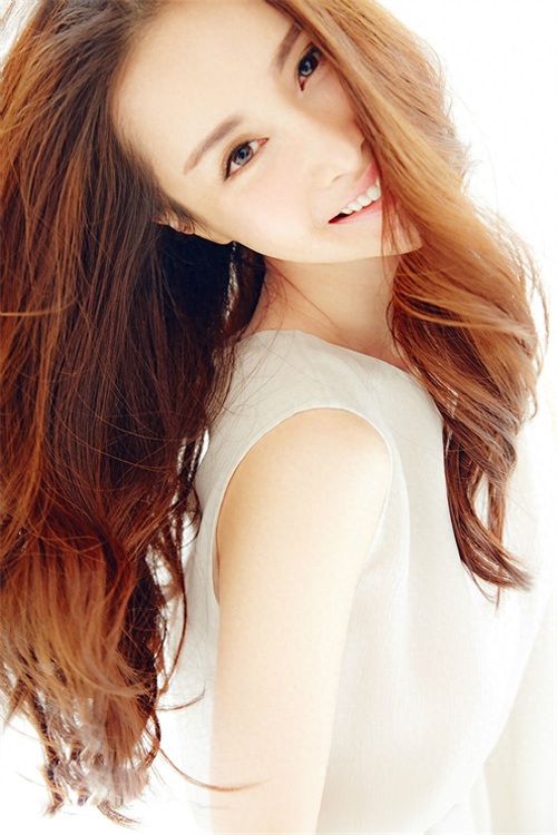 “氧气美女”王若心凭《致青春》和《寂寞空庭春欲晚》人气直升