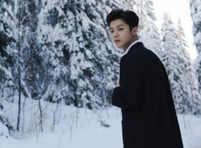 ​鹿晗自曝和关晓彤真实关系，一语中的惹粉丝争议，三年前就该料到