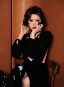 ​中传美女！内娱腿神！李斯羽