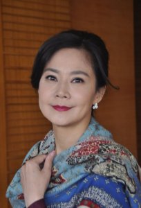 ​俞小凡作为琼瑶剧中的经典美女，虽青春不在，但优雅气质未变