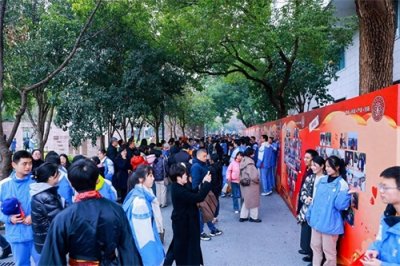 ​有人读着读着就哭了……距离高考百日，杭十四中这一幕超燃