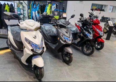 ​一款炙手可热的网红踏板，铃木UE125