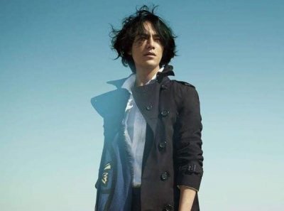 ​陈坤晒17岁儿子正面照，两人穿亲子装，同框出现更像“兄弟”