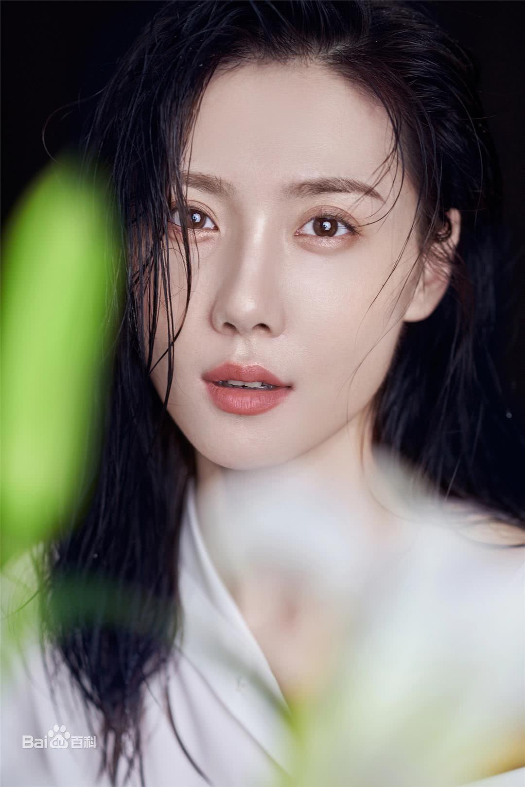 梁诗冉个人资料写真作品