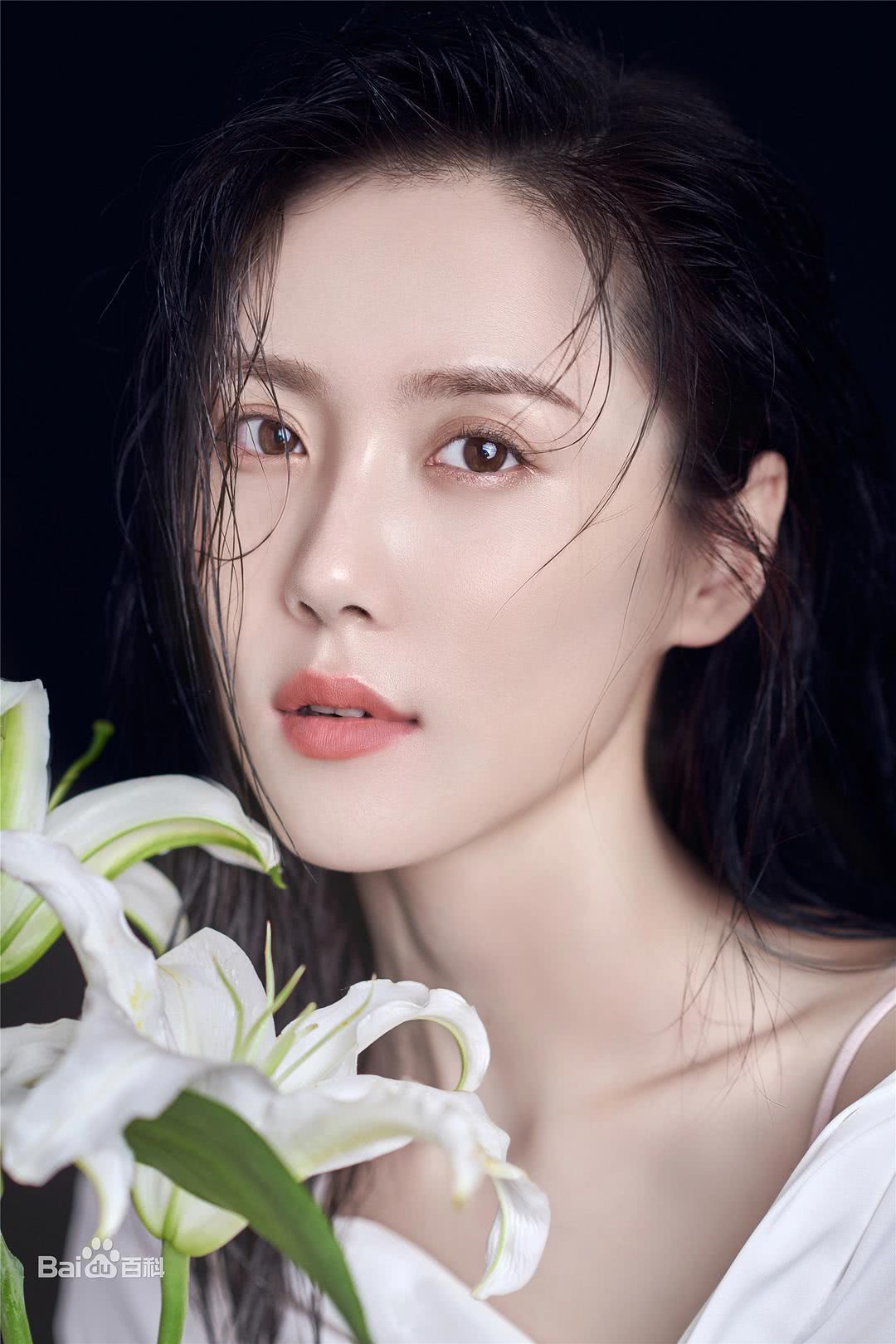 梁诗冉个人资料写真作品