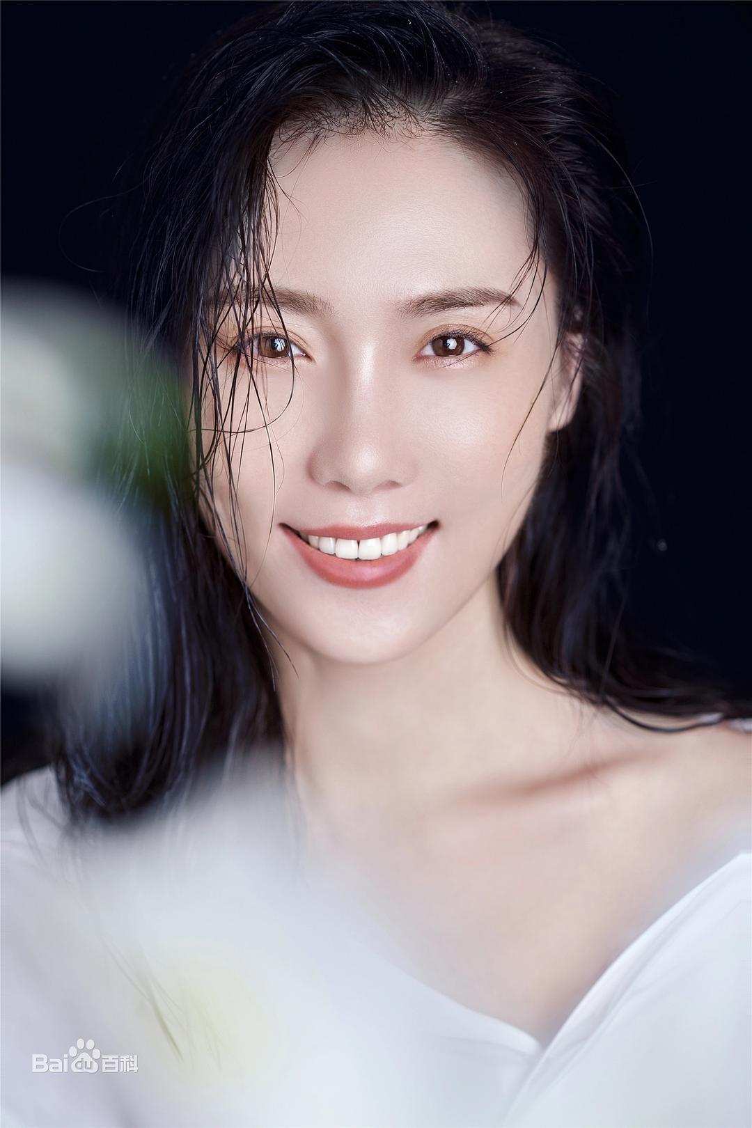 梁诗冉个人资料写真作品