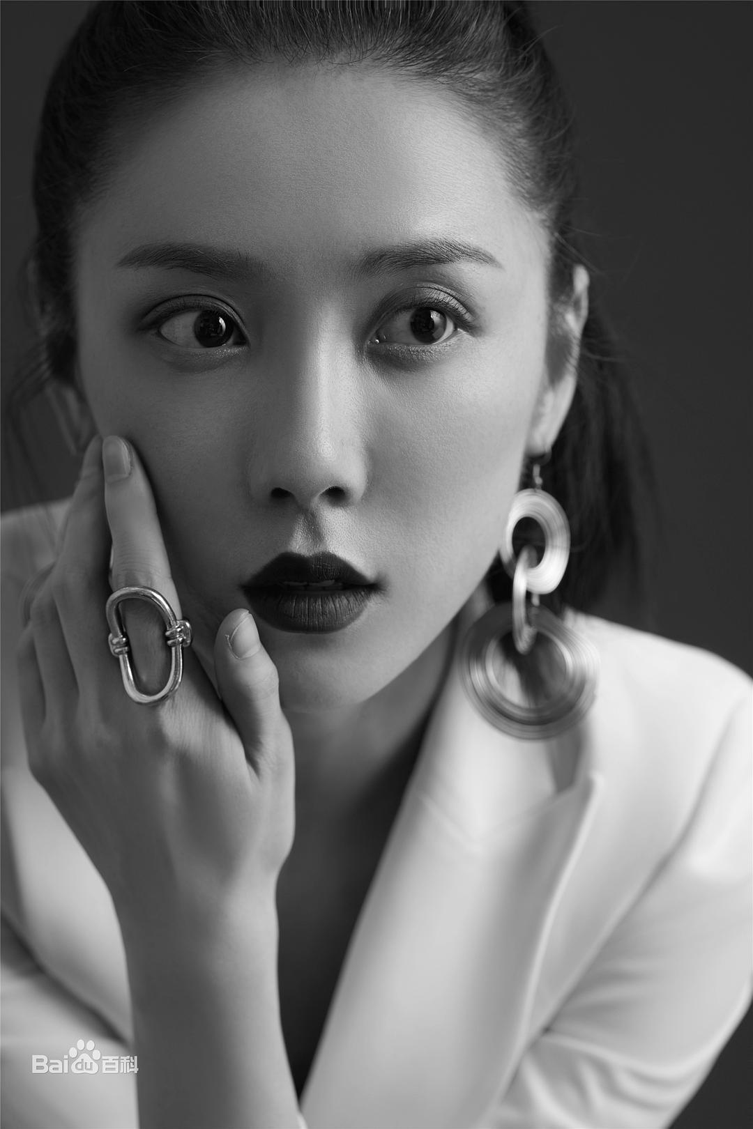 梁诗冉个人资料写真作品