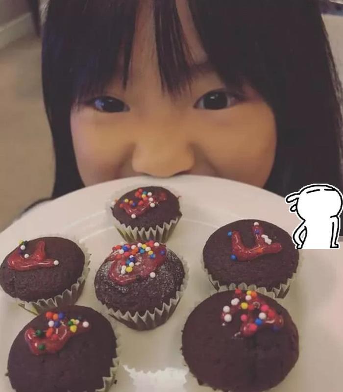 曹格8岁女儿近照曝光，“包子脸”变“初恋脸”，喝露水长大的？