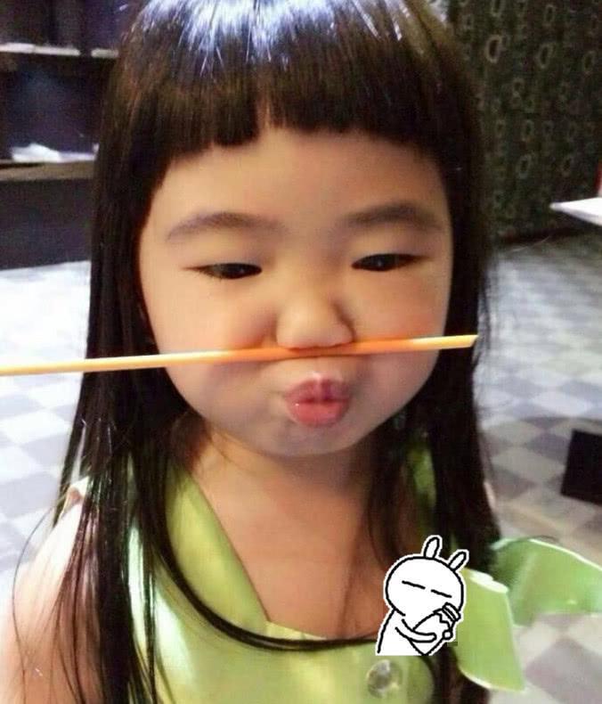 曹格8岁女儿近照曝光，“包子脸”变“初恋脸”，喝露水长大的？