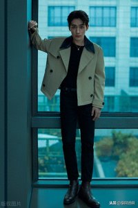 ​朱一龙为啥被叫居老师，他配吗？