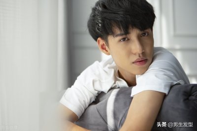 ​男生“锅盖头”发型过时了，这3款短发才适合夏天剪，清爽又帅气