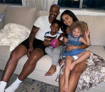 ​北控队晒马布里全家福！与女儿合影似夫妻，2个外孙肤色一黑一白