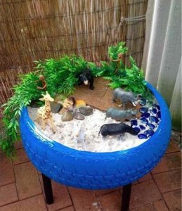 ​旧轮胎变成“花盆”，填上土就能养花种菜，美观又实用！