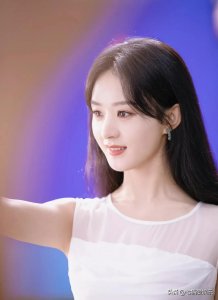 ​女星的辨识特质：赵丽颖的小脚，刘诗诗的天鹅颈，李沐宸的招风耳