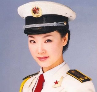 ​歌唱家吕薇连上春晚15次，男友离世后52岁仍单身，如今后悔了