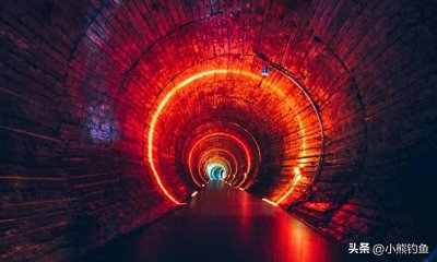 ​现实版权力游戏：上海行长顾国明如何操控32名腰细腿长的女下属！