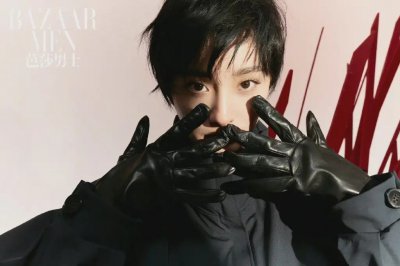 ​杨幂罕见超短发拍大片，中性风穿搭帅气有型，丝毫没有违和感