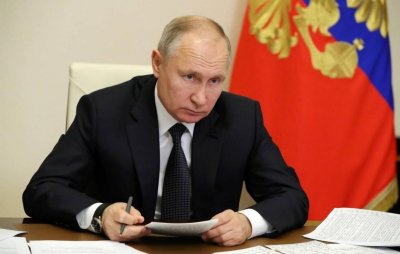 ​2003年俄罗斯首富公然叫板，普京微笑耸肩，8个月后首富被捕