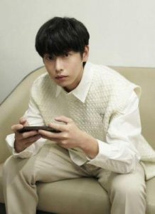 ​疑似热巴鹿晗恋情彭昱畅正式官宣结婚陈浩民涉连环劈腿张钧甯受男友逼婚传闻任