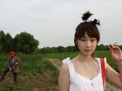 ​“网红模特”张筱雨，出道一年拍21套人体写真，今38岁仍孤身一人