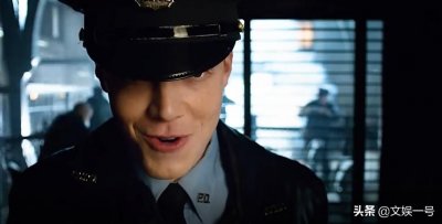 ​他是没有面具的小丑，却成为哥谭市的噩梦