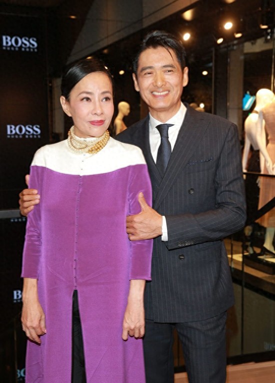 61岁周润发的57岁妻子陈荟莲近照
